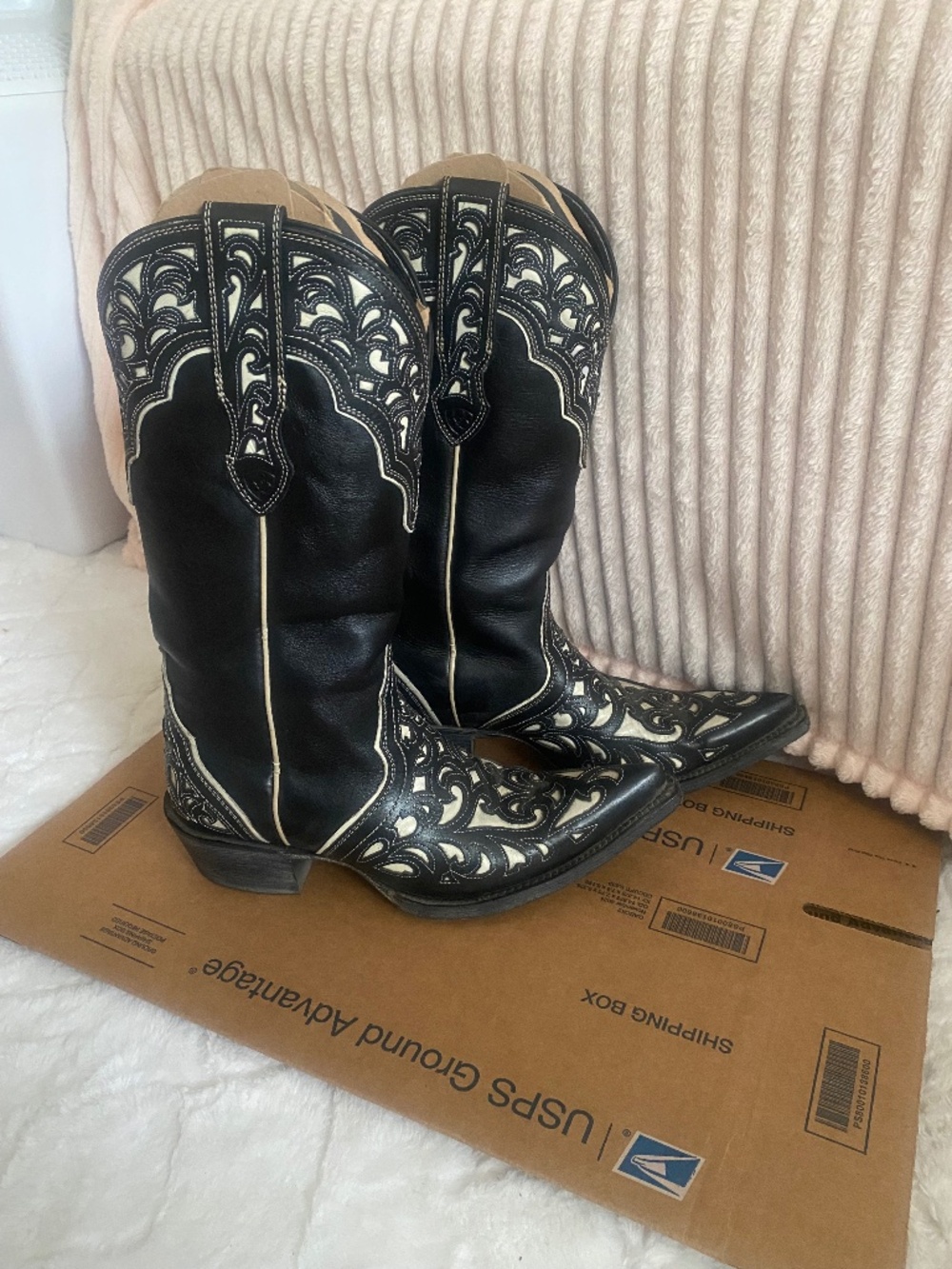 ARIAT Black /Cream/White Lace Overlays Western Boot Very Good Condition Size 7.5